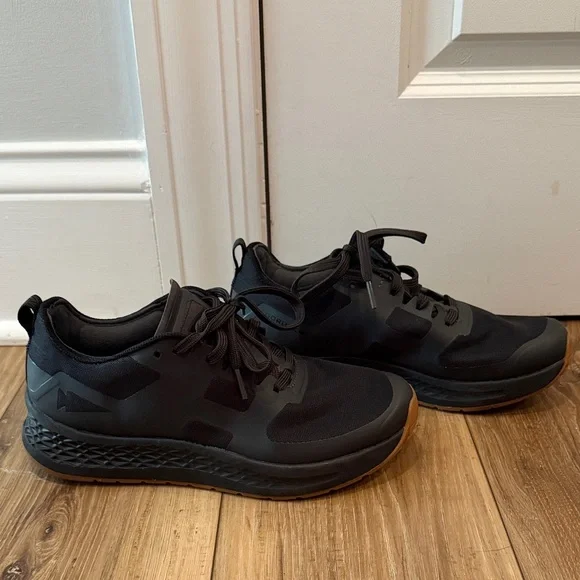 Men's Black Athletic Shoes - Picture 3 of 3